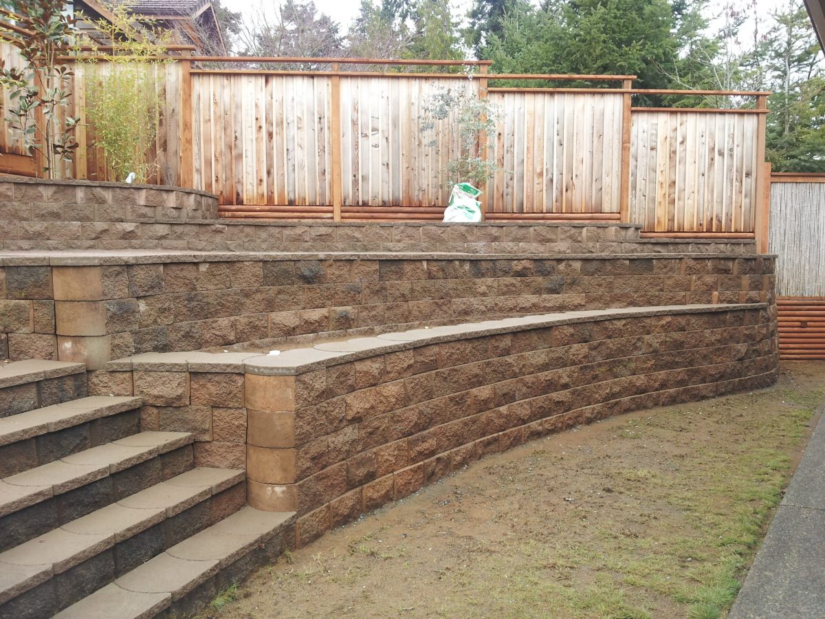 block retaining wall with fence